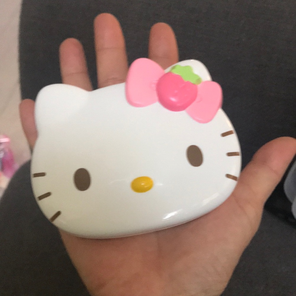 Hello Kitty cookie shaper - Picture 3 of 3